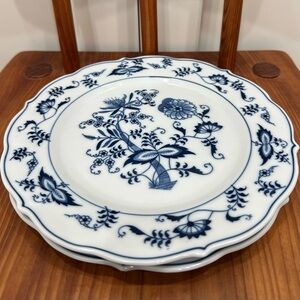 Set of 2 BLUE DANUBE Blue Onion
Vintage Salad Plates